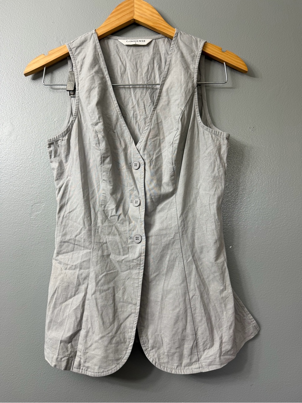 Commense sleeveless button-front vest features a classic V-neckline small